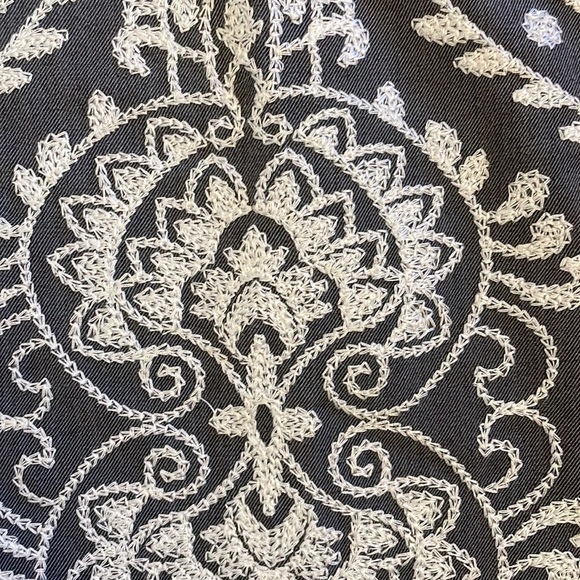 Size small Fora embroidered grey and white mini skirt. - Picture 3 of 5